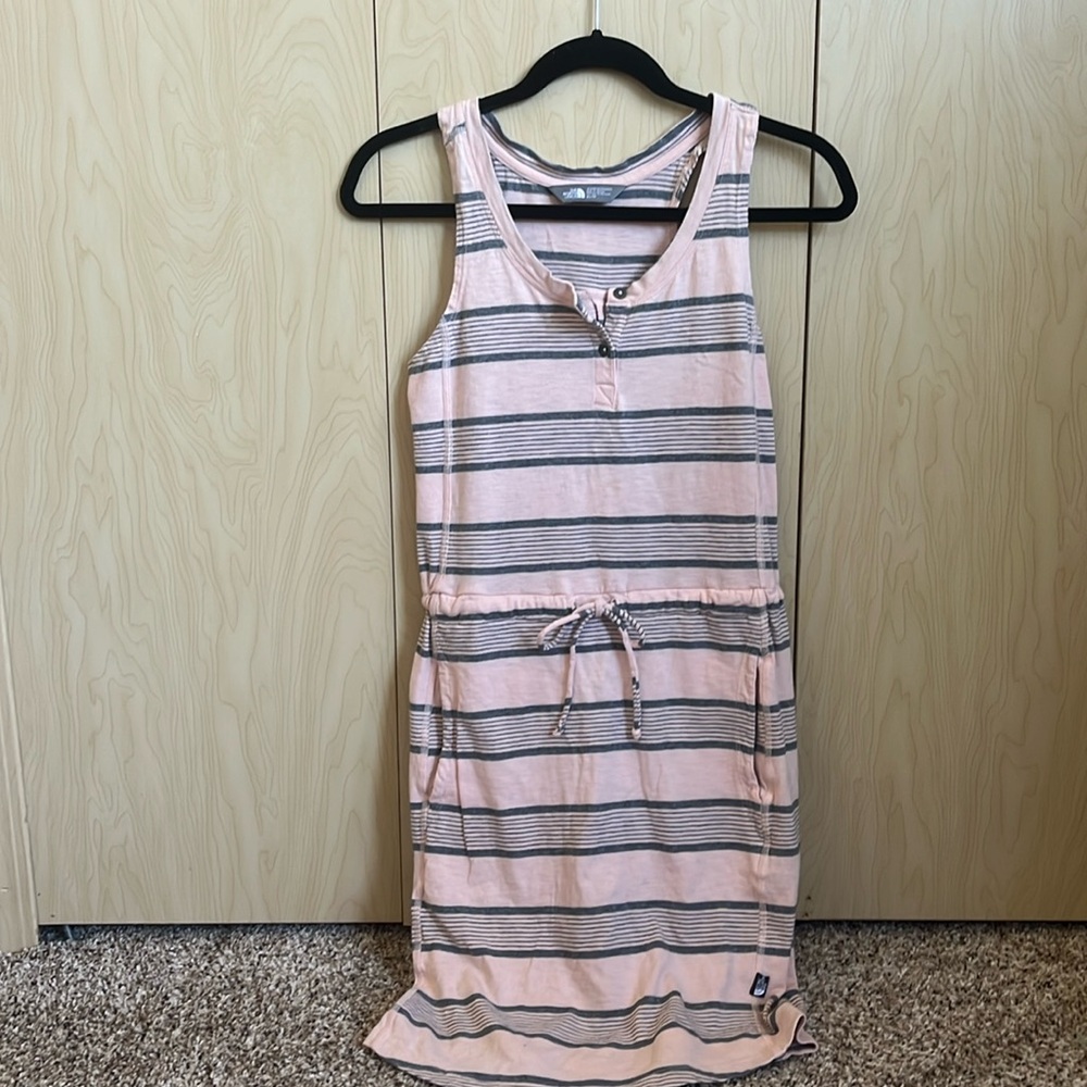 Woman’s extra small north face dress